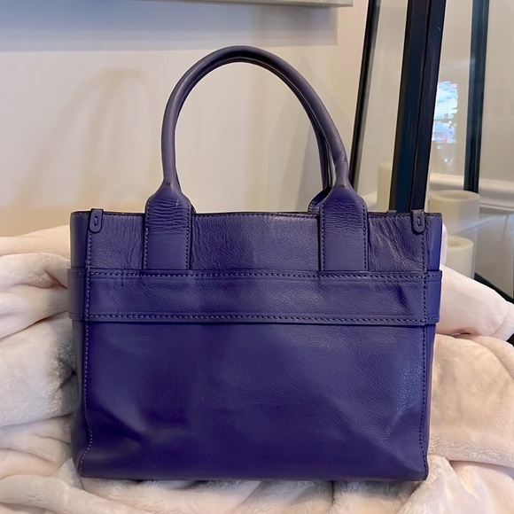 KATE SPADE- Purple Pebbled Leather Tote/Shoulderbag. Bow on Front Gold Detail - Picture 3 of 10
